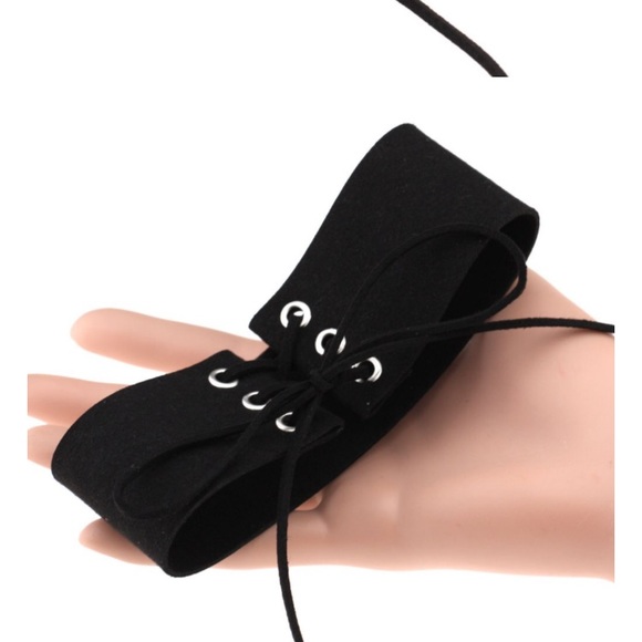 Lace up choker necklace - Picture 3 of 3