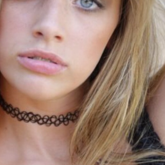 Jewelry - Trendy black choker