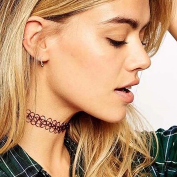 Trendy black choker - Picture 2 of 4