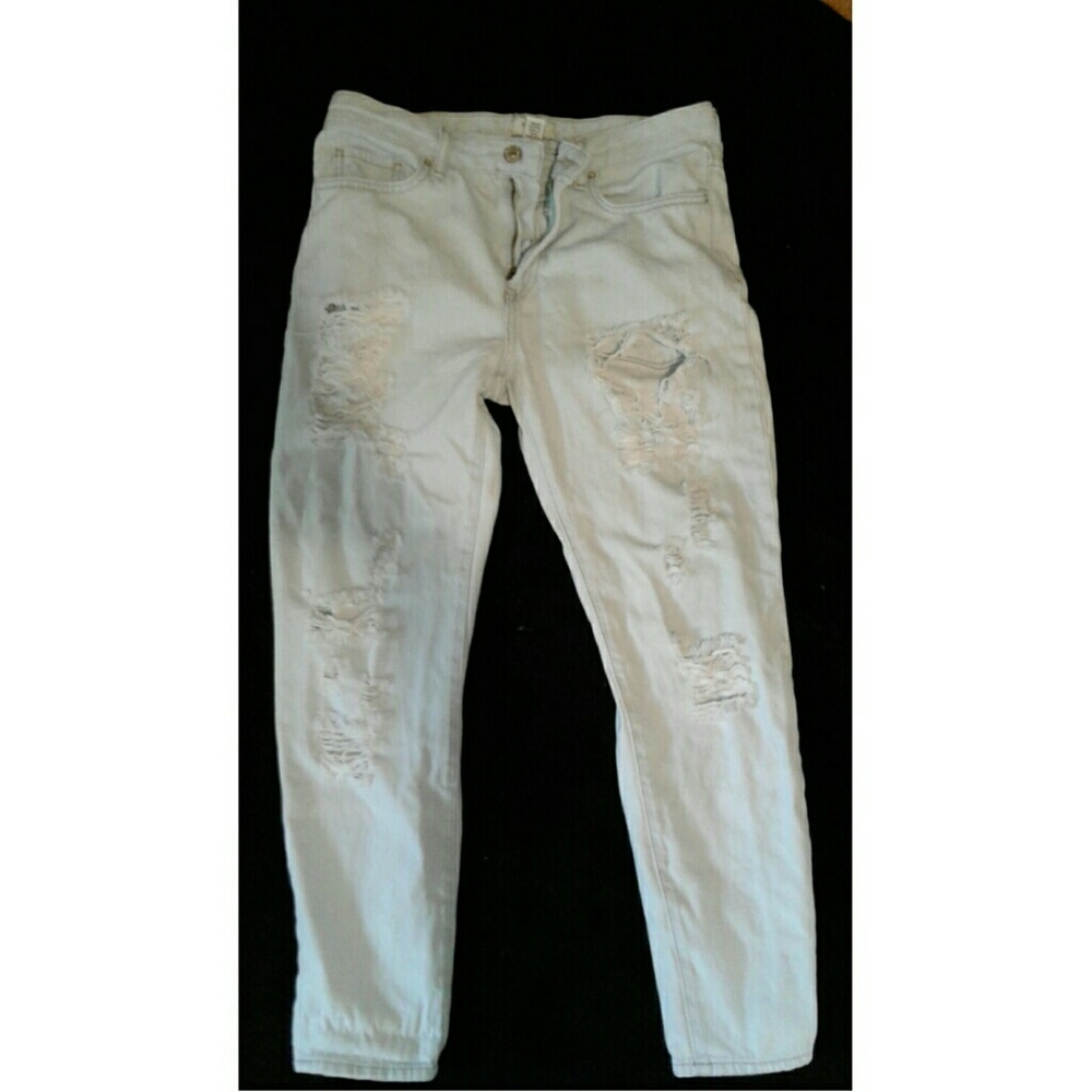 Distressed boyfriend jeans