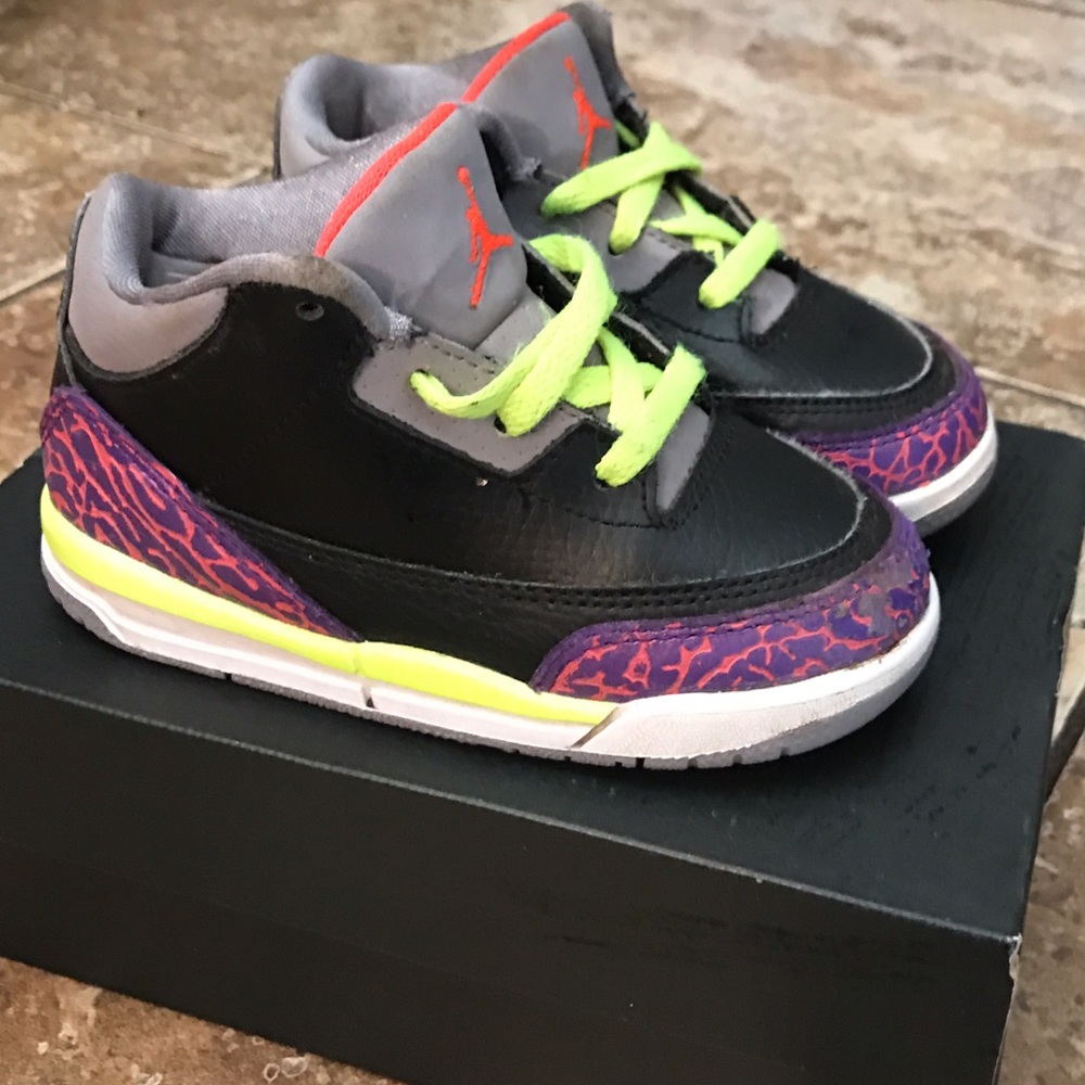 Two pair of Jordan authentic sneakers 8c