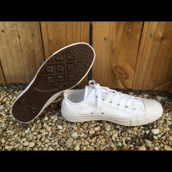 FLASH SALE CONVERSE WOMENS SIZE 8 ALL WHITE - Picture 3 of 4