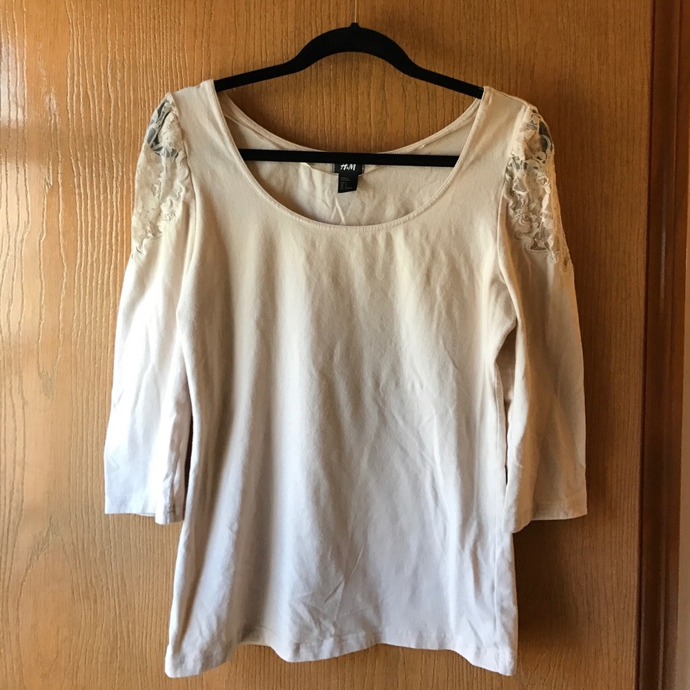 ✨H&M top with lace shoulder detail✨