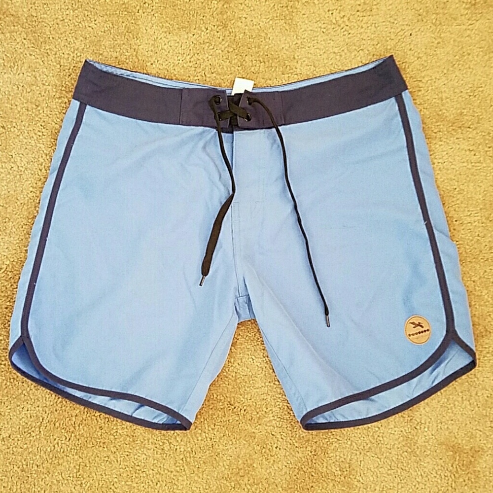 Men's swim trunk