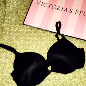 Fabulous plunge by Victoria's Secret