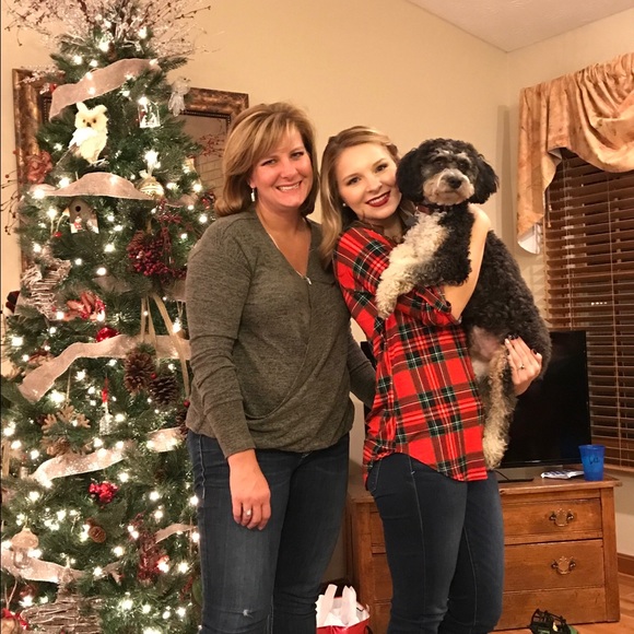 Meet Your Posher, Bethany! - Picture 2 of 3