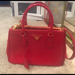 💯authentic prada red lip stick handbag
