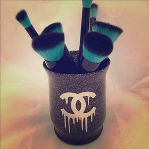 CC Drip Makeup Brush Holder