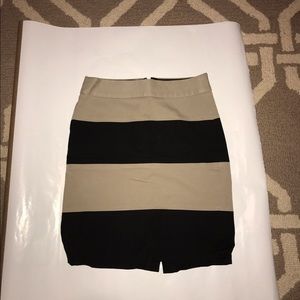 BLACK AND KHAKI BANANA REPUBLIC PENCIL SKIRT
