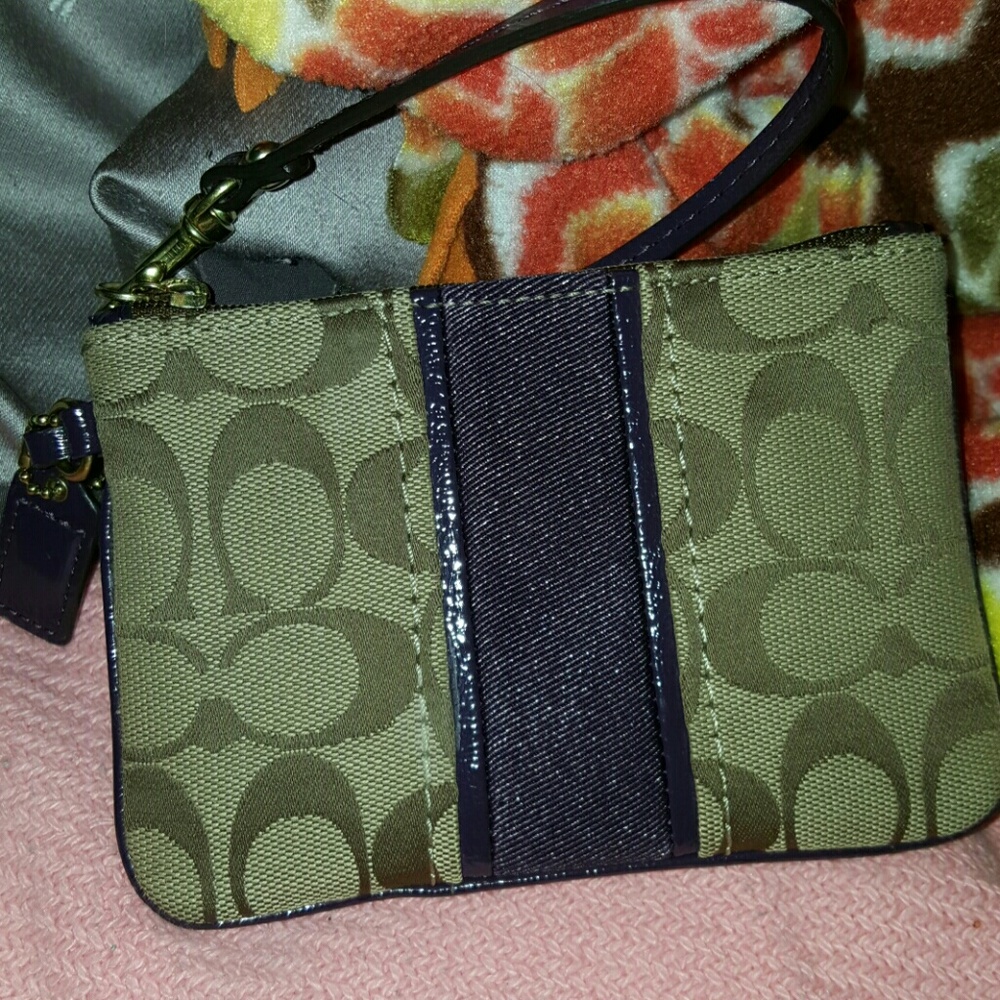 Coach wristlet - Picture 1 of 4