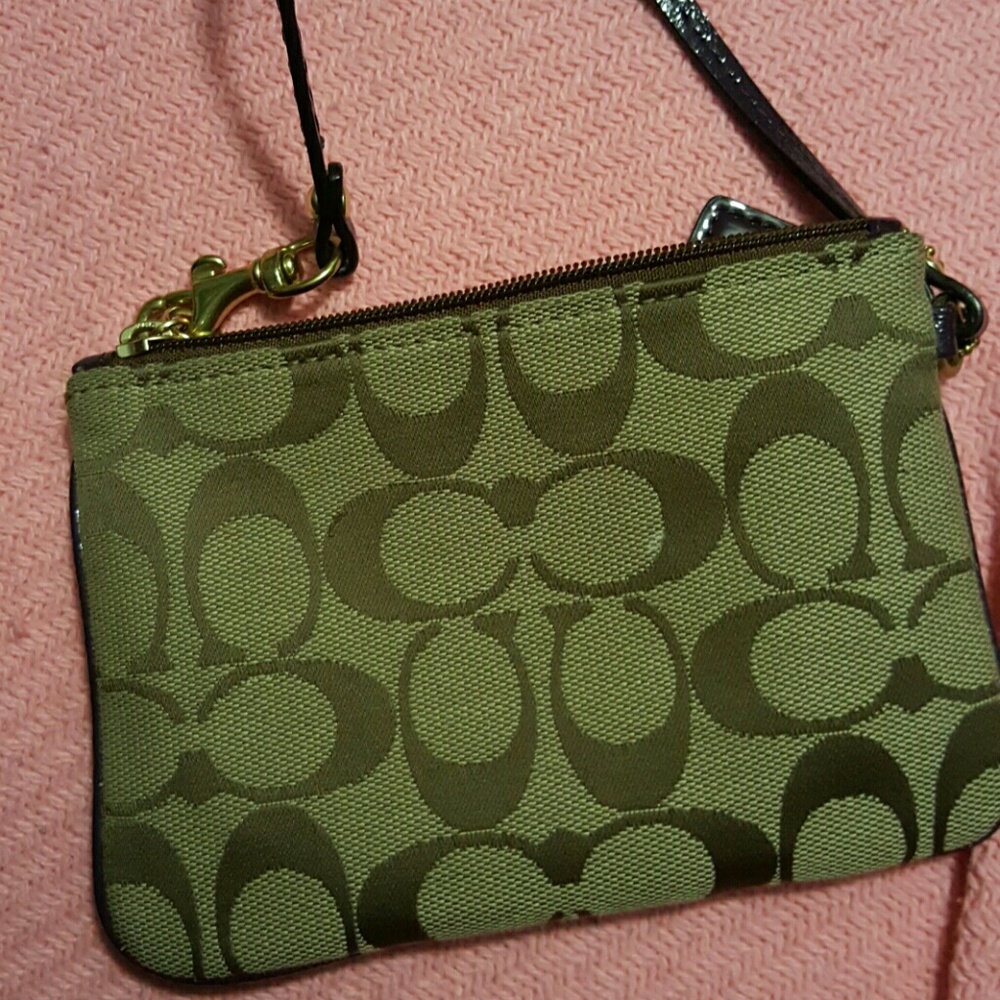 Coach wristlet - Picture 4 of 4