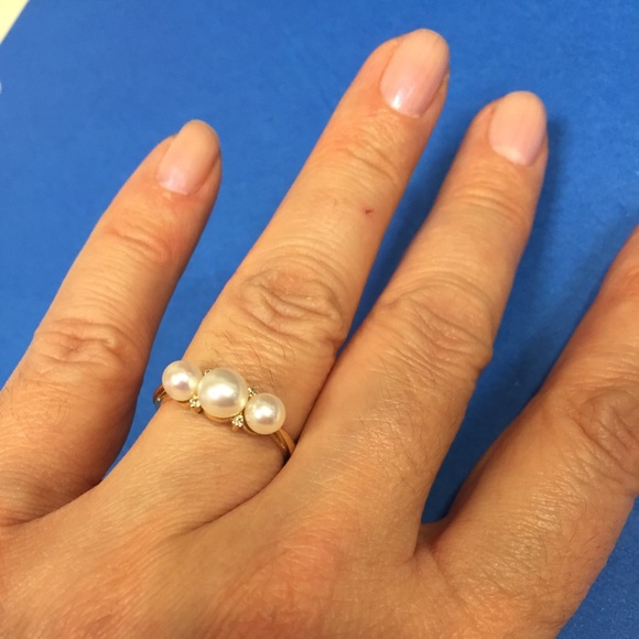 Jewelry - Vintage 14k freshwater pearls and diamonds ring