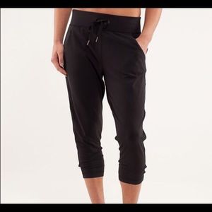 Lululemon free fall crops, great condition