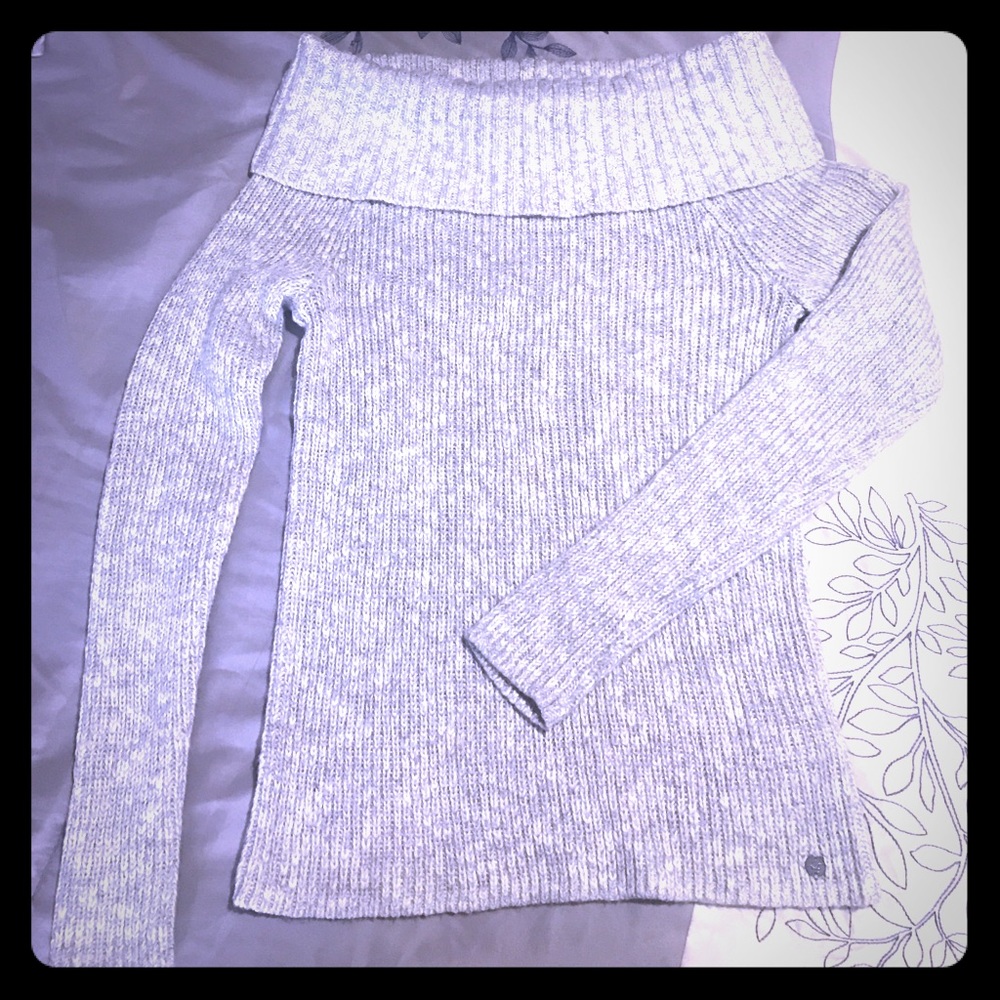 Hollister of the shoulder sweater. Size M