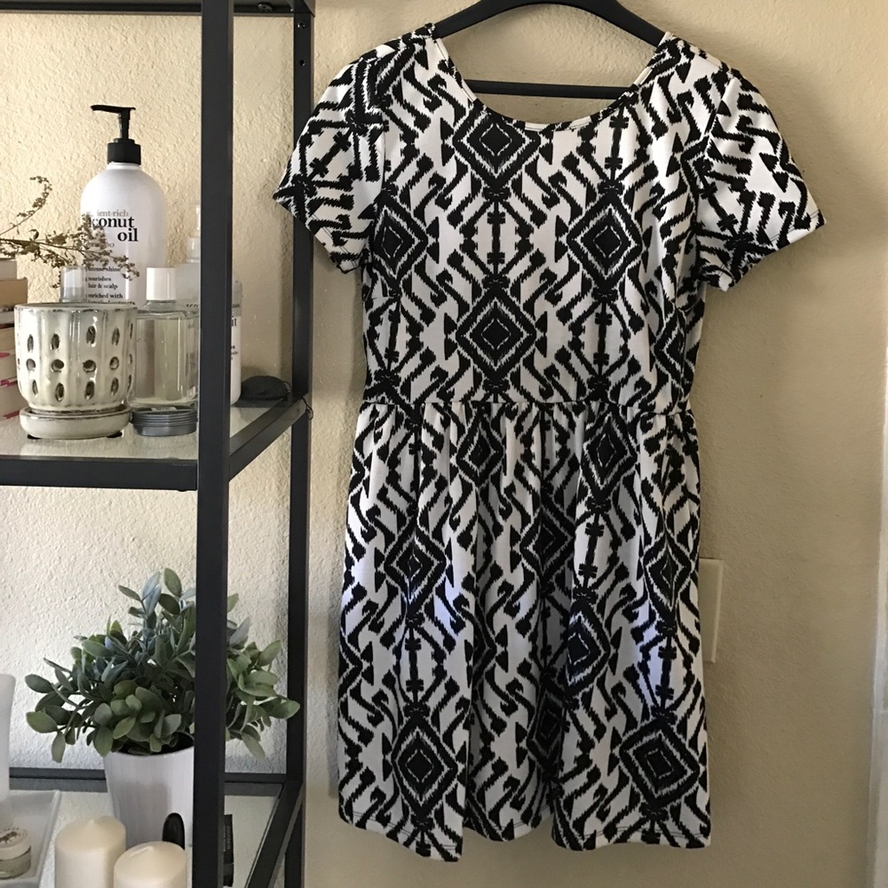 Black & White Tribal Print Dress - Picture 5 of 7