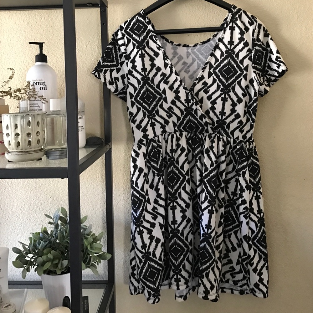 Black & White Tribal Print Dress - Picture 6 of 7