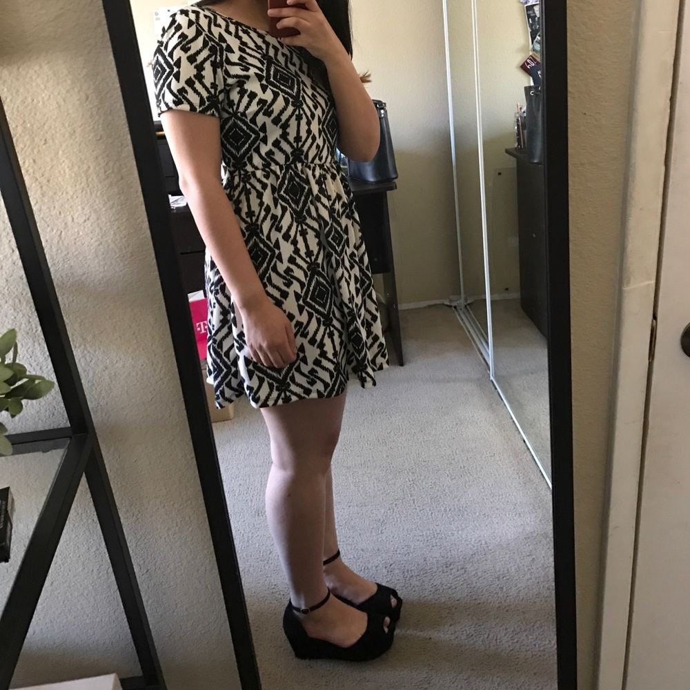 Black & White Tribal Print Dress - Picture 4 of 7