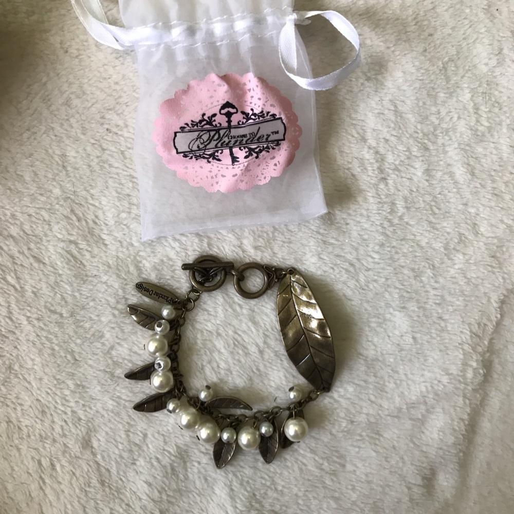 Plunder Vintage Feather & Pearl Bracelet