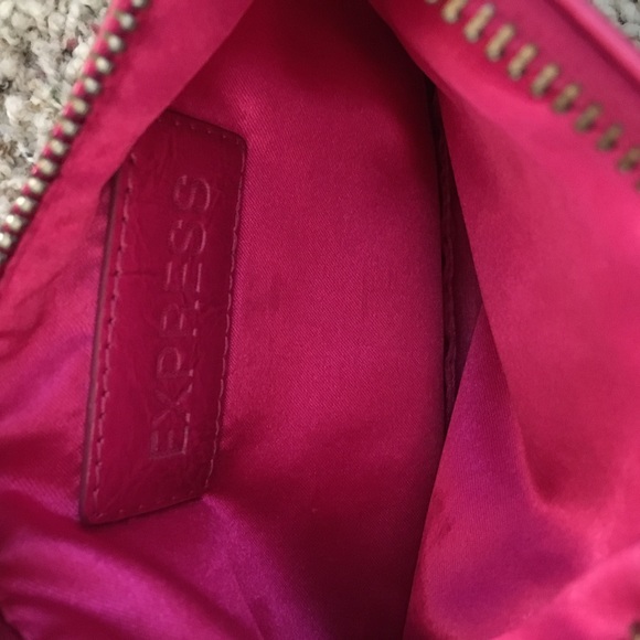 Pink express wristlet - Picture 2 of 3