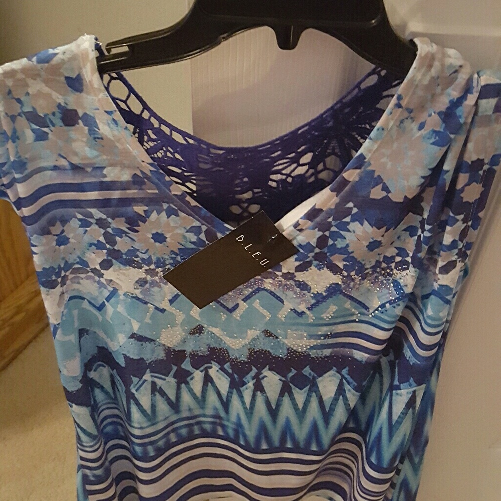B.L.E.U. blouse
