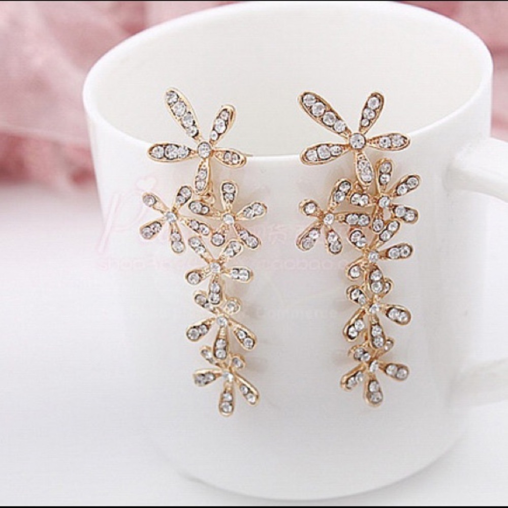 Flower drop earrings