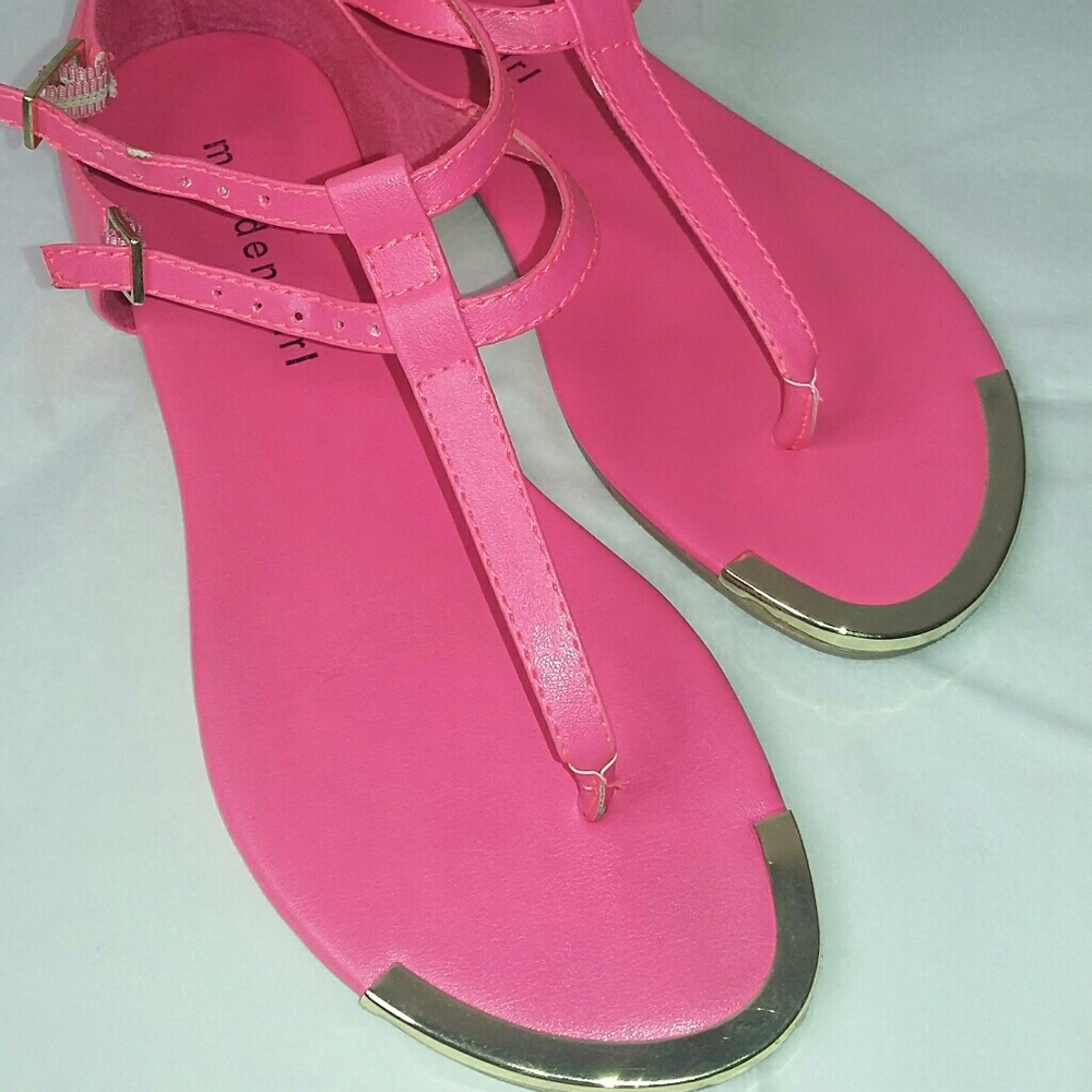 STEVE MADDEN Flat Sandals