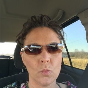 Meet your Posher, Leanna