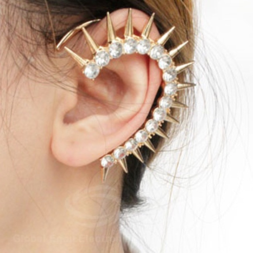 Glamorous punk ear cuff