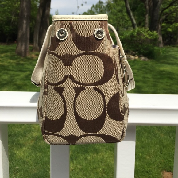 Signature Coach Satchel - Picture 2 of 8