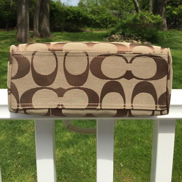 Signature Coach Satchel - Picture 3 of 8