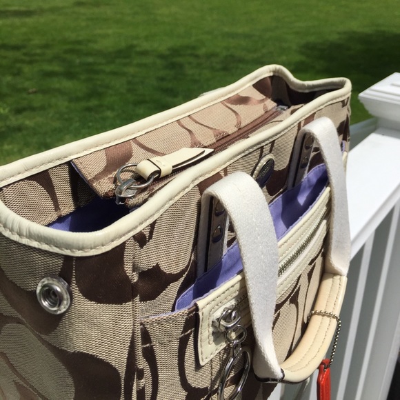 Signature Coach Satchel - Picture 5 of 8