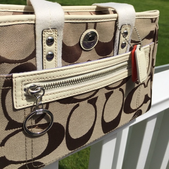 Signature Coach Satchel - Picture 6 of 8