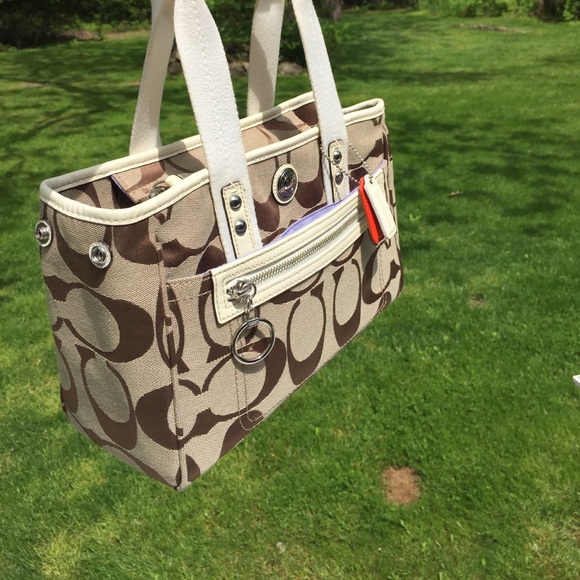 Signature Coach Satchel - Picture 7 of 8