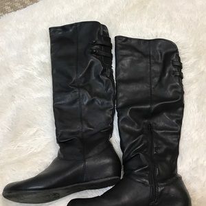 Ladies black man made materials size 9