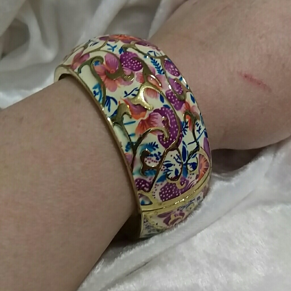 Cuff bracelet - Picture 3 of 3