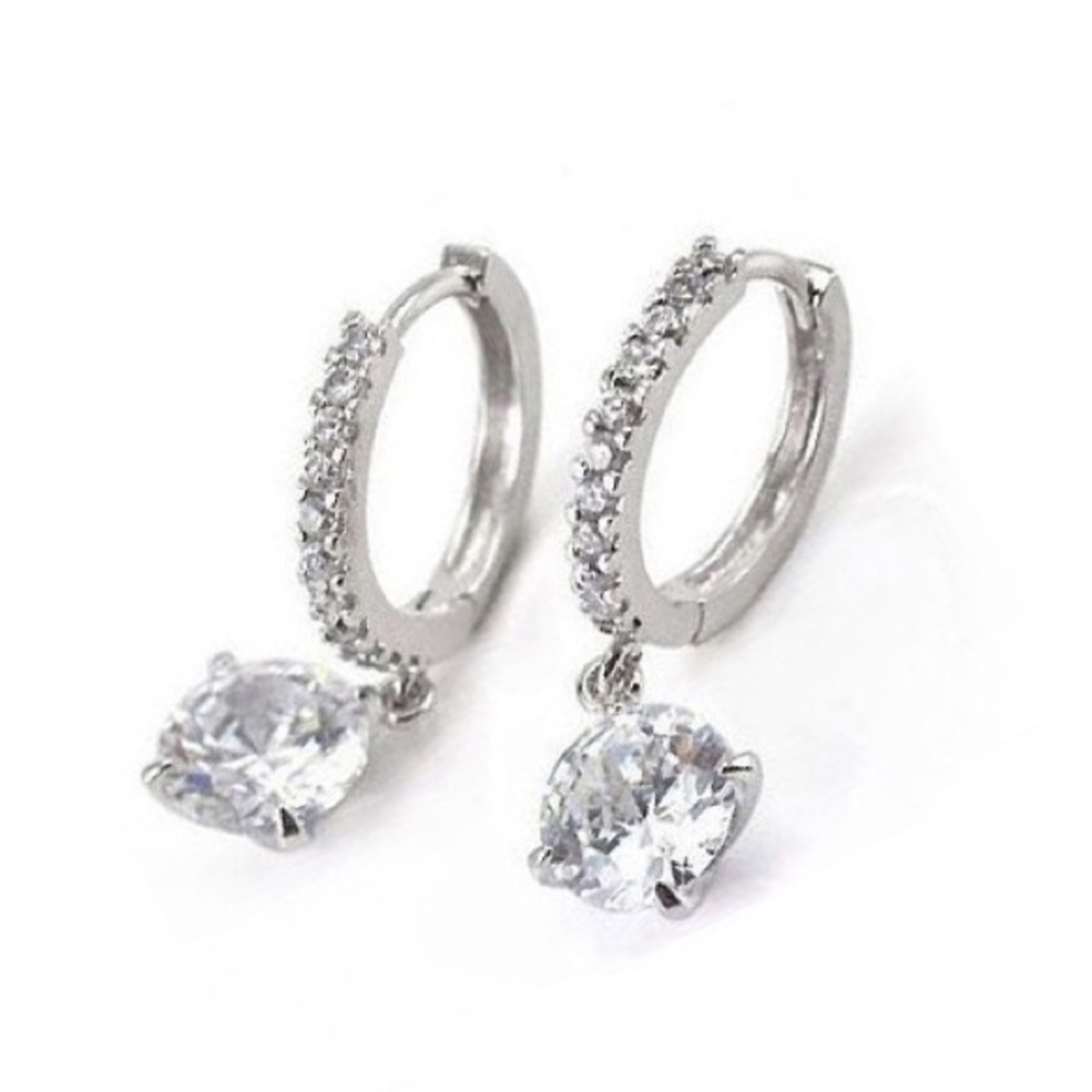 Sparkly hoop earrings with stone