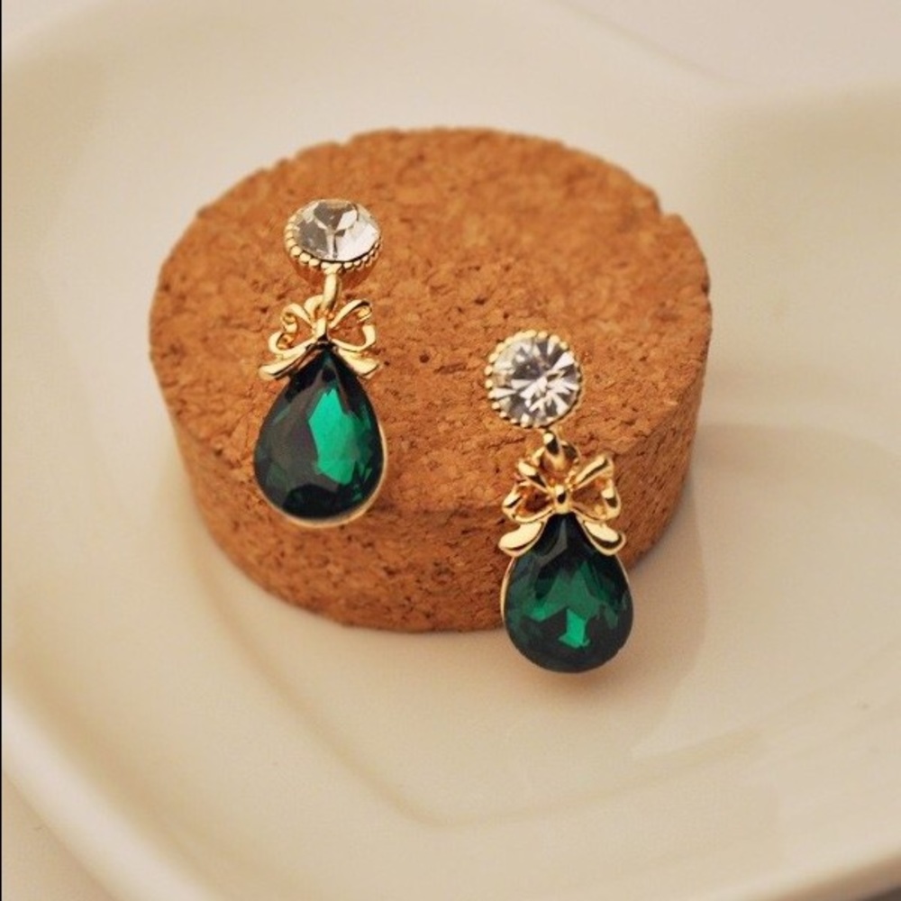 Emerald tone teardrop earrings