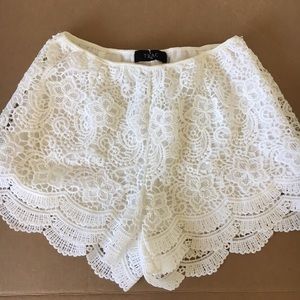 White Lace Short 🌹