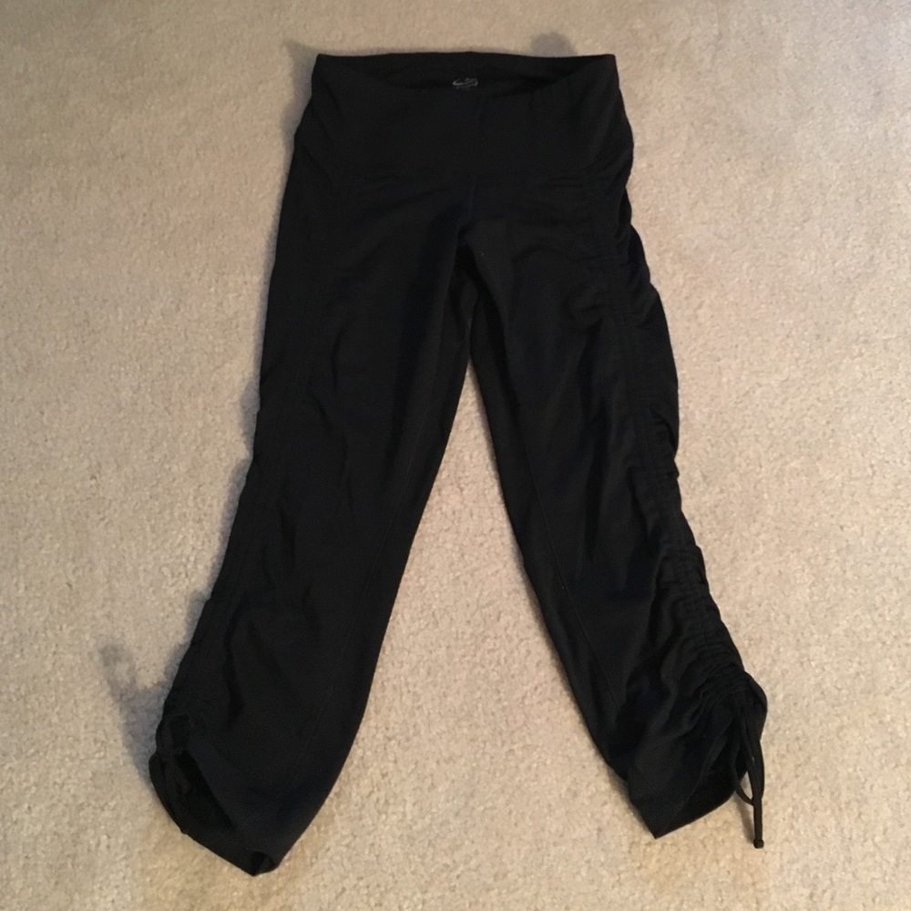 Cropped yoga pants