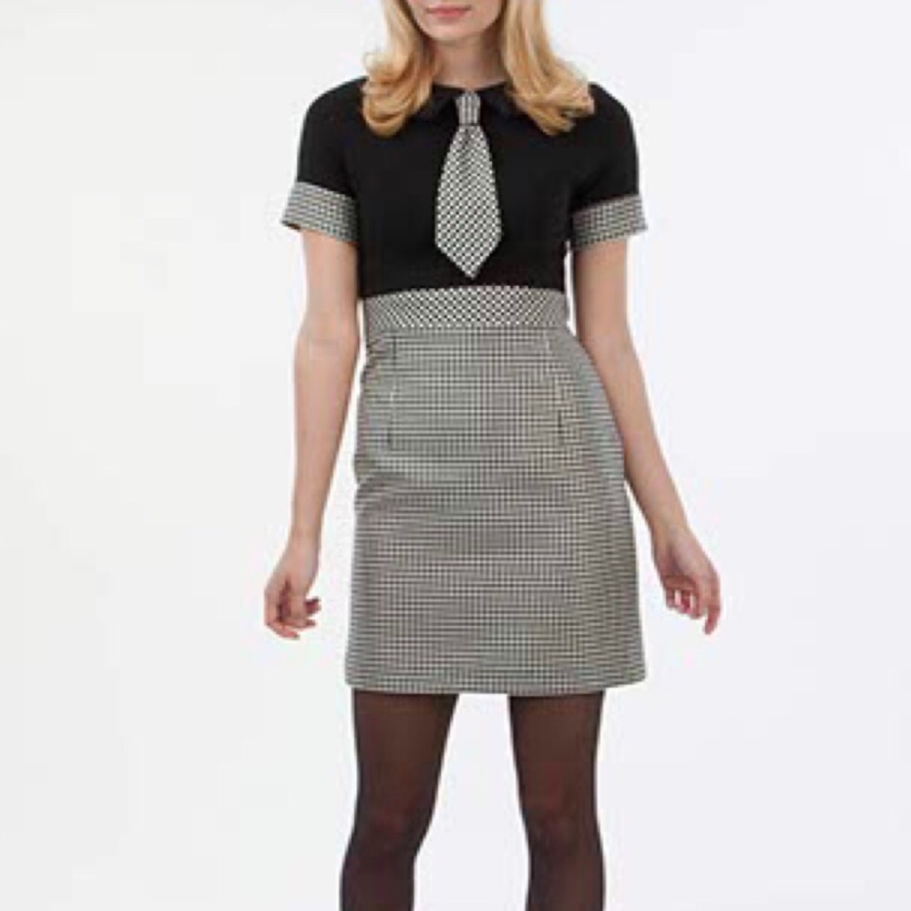 Fitted short sleeve dress