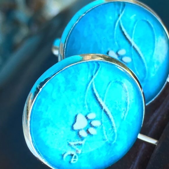 Paw print 🐾 Love ❤️ earrings - dog 🐶 cat - Picture 2 of 4