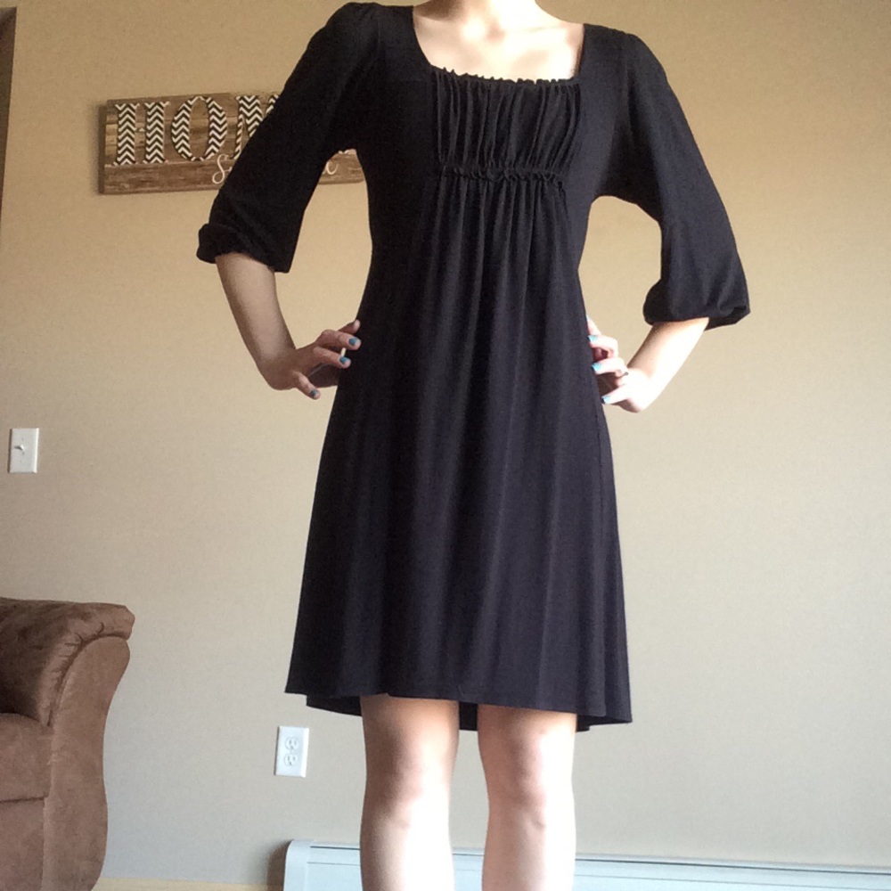 Black dress, quarter sleeve