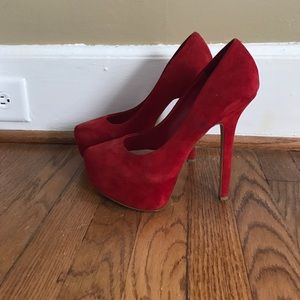 Steve Madden Babylonn Red Heels Sz. 8