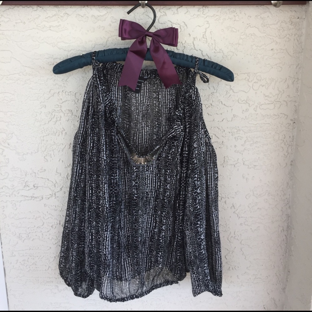 Cold Shoulder MODA International XS