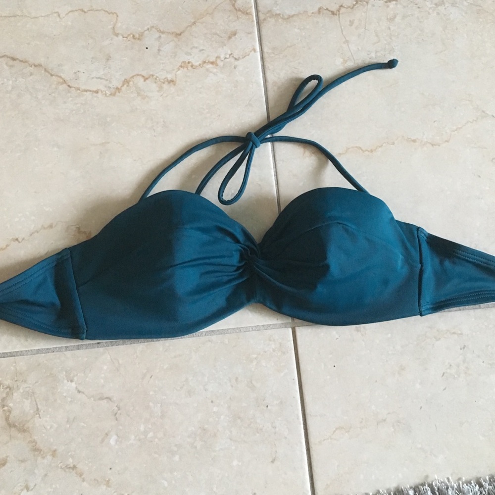 34 B Victoria Secret bathing suit