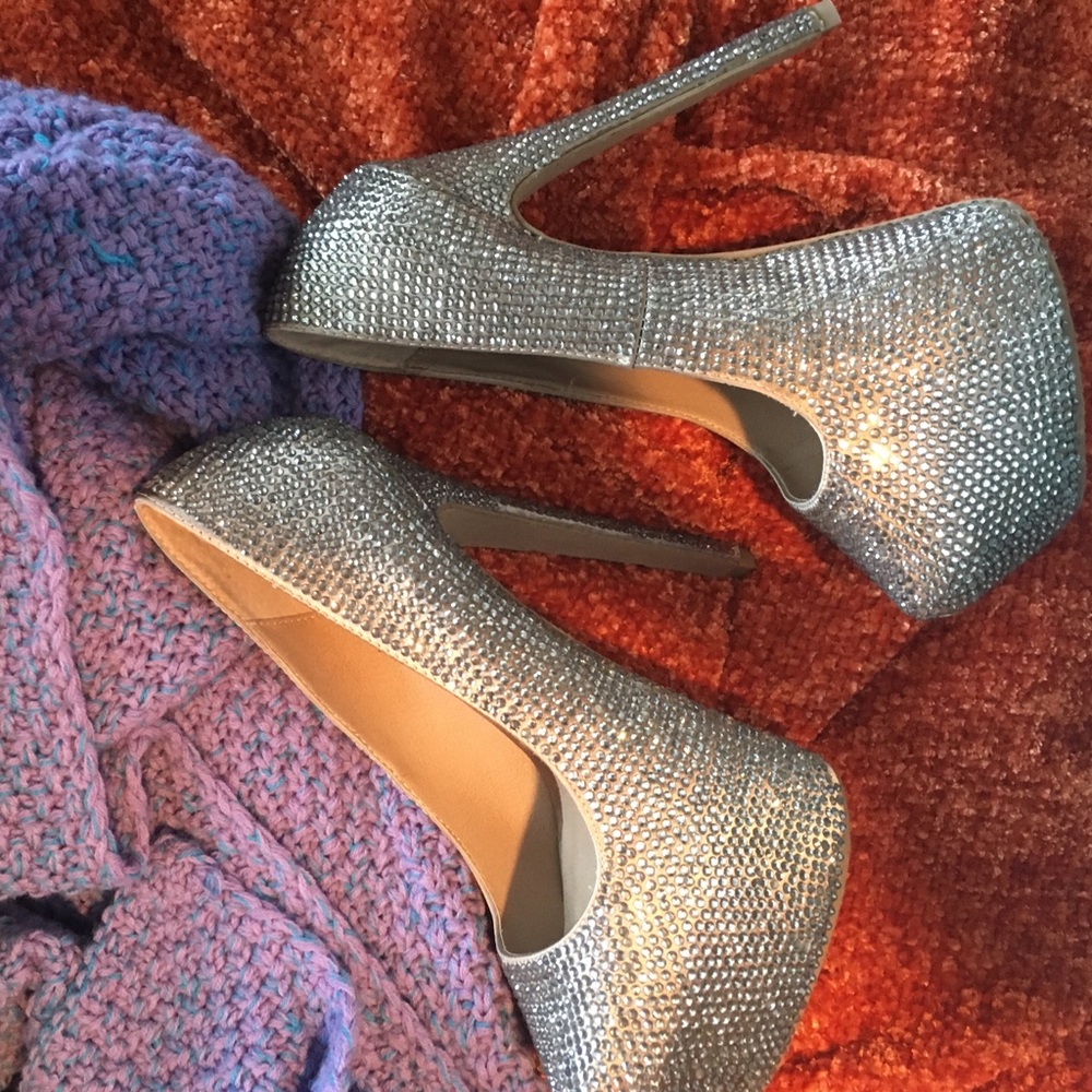 Size 5 Steve Madden platform heels