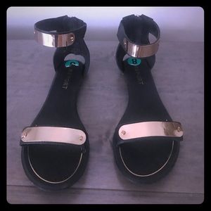 Report sandals. Size 8.