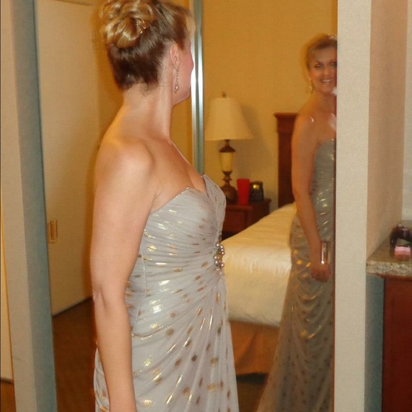 Formal dress - Picture 2 of 4