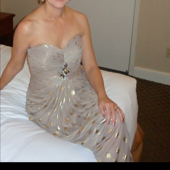Formal dress - Picture 4 of 4