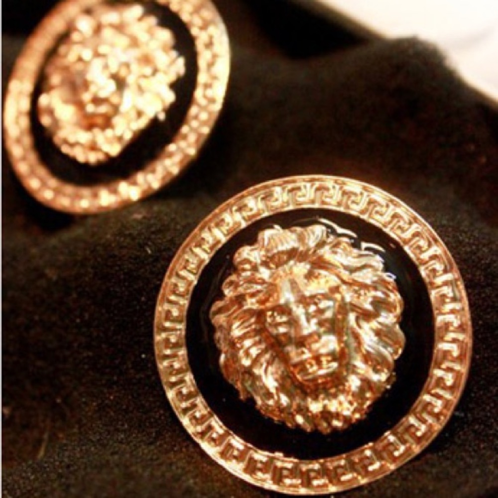 Leo stud earrings - Picture 2 of 2